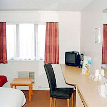 Days Inn Stansted Bishop'S Stortford สแตนสเต็ด เมาท์ฟิทเช็ต ภายนอก รูปภาพ